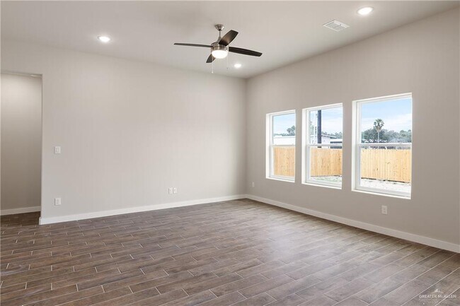 Foto del edificio - 5004 Oleander Ave