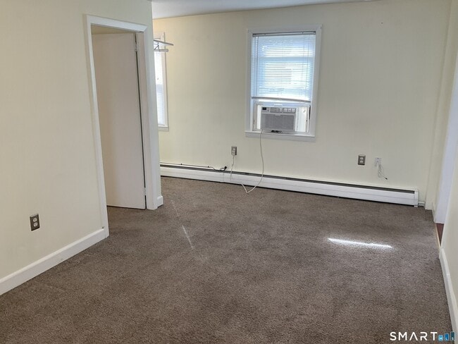 Building Photo - 1403 Farmington Ave
