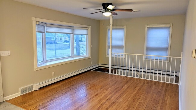 Building Photo - 5354 N Lydell Ave