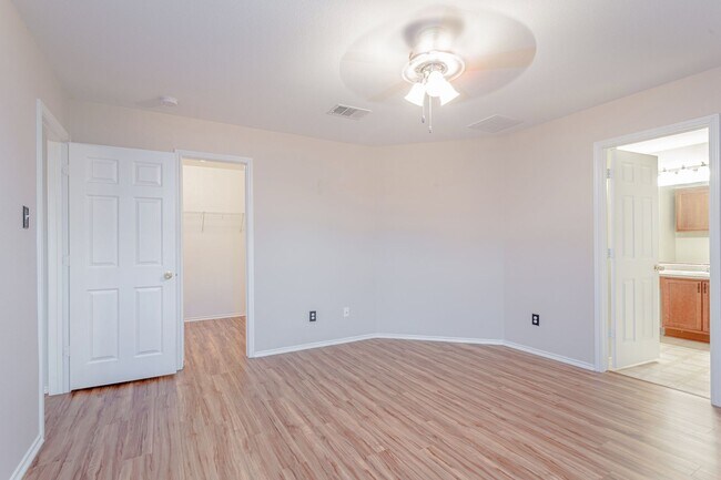 Foto del edificio - Inviting 4/BR 2/BA Home with Spacious Back...