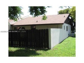 Building Photo - 5112 SW 138th Ave Cir