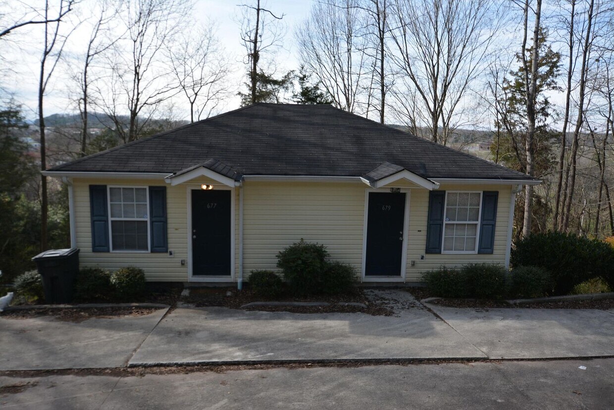 Primary Photo - 689 Highland Dr SW