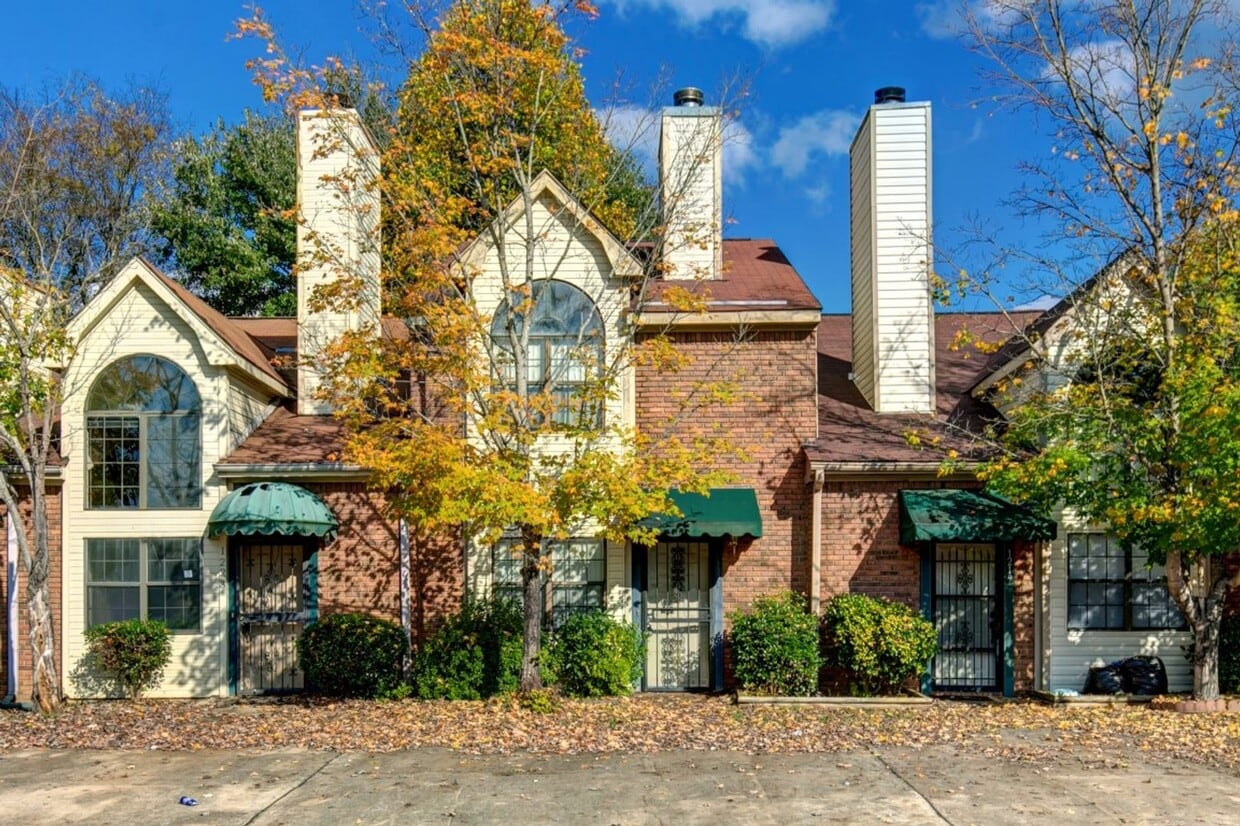Primary Photo - Chic & Spacious Townhome – 3 Beds, 3 Baths...