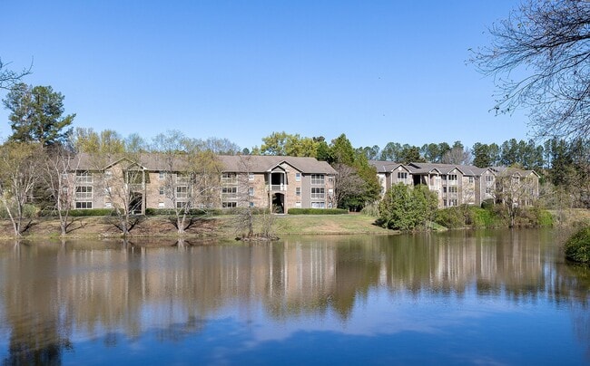 Building Photo - The Lakes Apartments