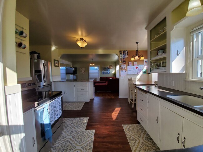 Building Photo - Manette Waterview 3bd 2.75 bath with 2 BON...