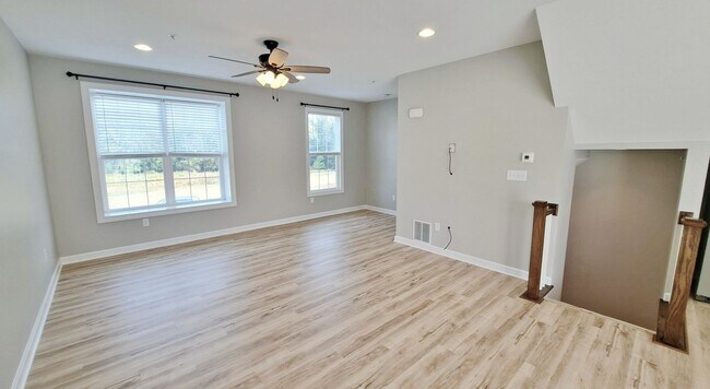 Foto del edificio - 3 Bed / 2-1/2 Bath Single Family Townhome w/1-Car Garage