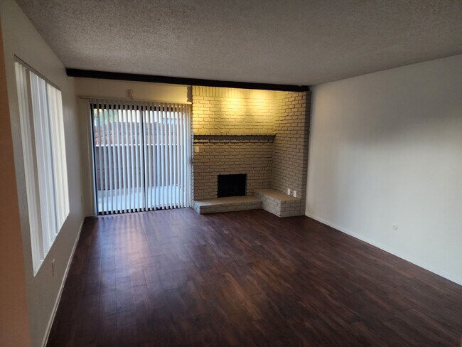 Building Photo - 4400 Isla Verde St
