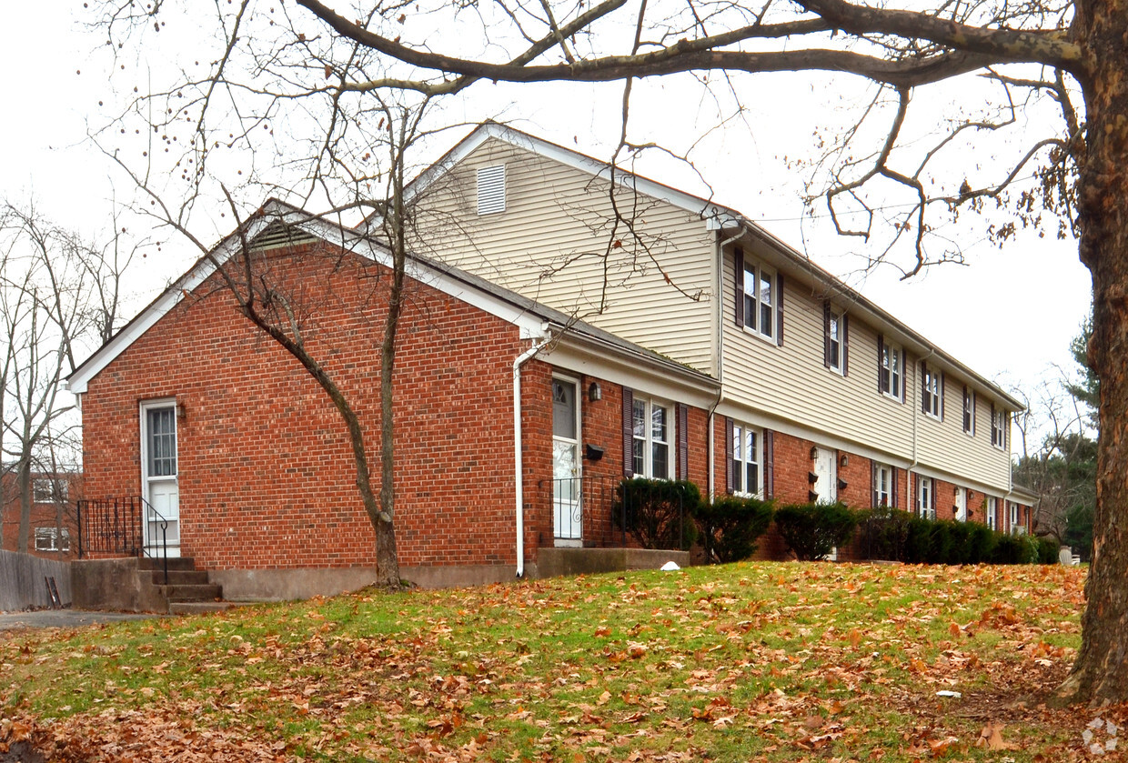 Side of Building Photo - Maplewood Apartments