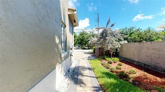 Foto del edificio - 632 NE 20th St