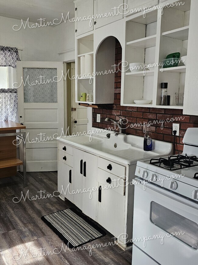 Foto del edificio - 1108 E 10th St