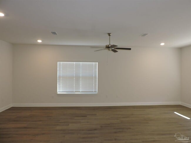 Building Photo - 7838 Burnside Lp