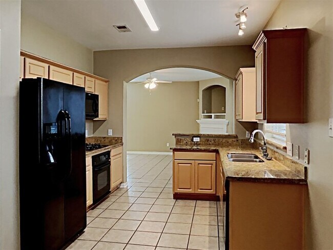 Foto del edificio - 411 Cedar Point Dr