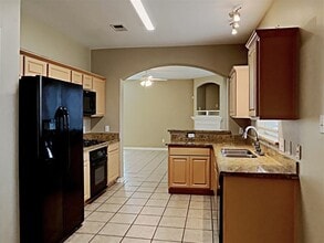 Building Photo - 411 Cedar Point Dr