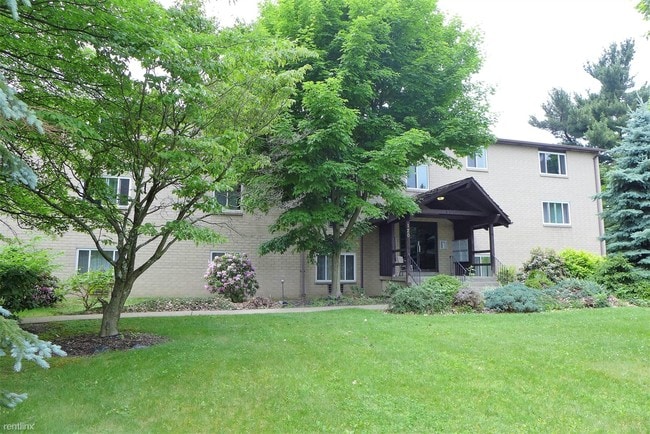 Building Photo - 120 Foxwood Rd