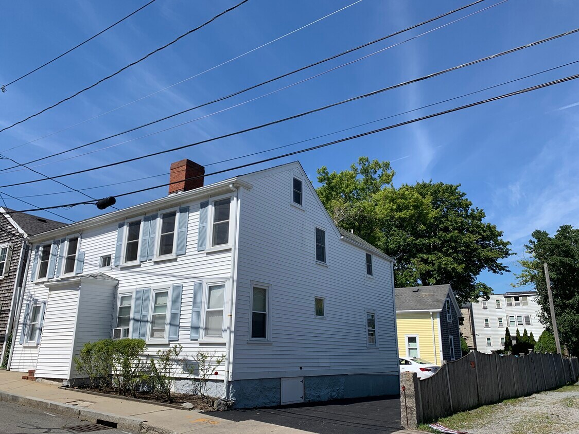 10 Howland St, Plymouth, MA 02360 Apartments in Plymouth, MA