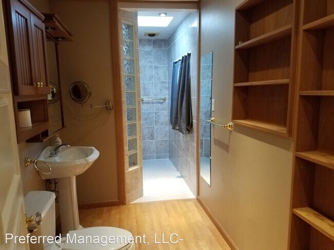Foto del edificio - 5 br, 2 bath House - 3520 Warren Avenue