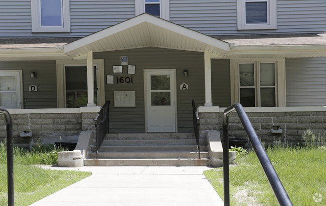 Building Photo - 1601 S Elliot Ave