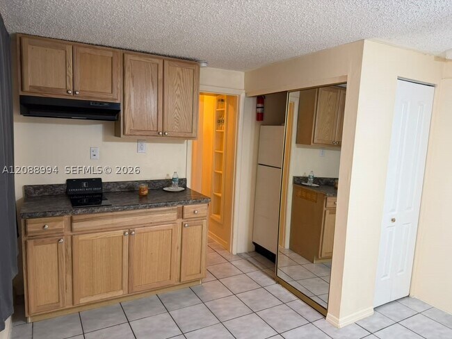 Foto del edificio - 1801 NE 51st St
