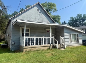 Building Photo - 913 Maple St
