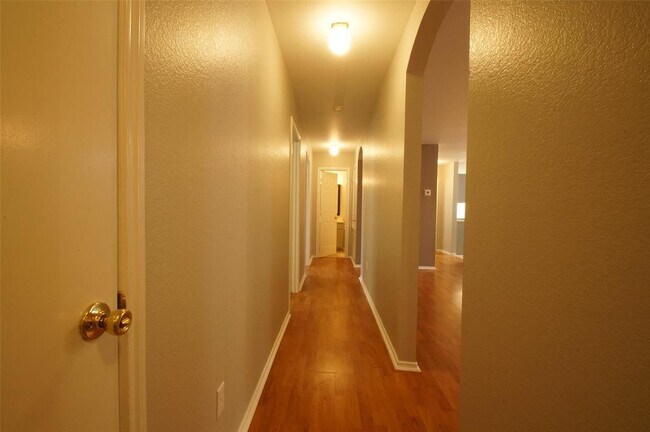 Building Photo - 164 Pearl Lake Dr