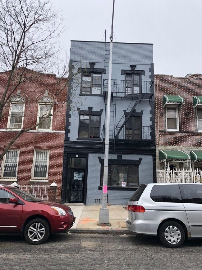 Building Photo - 2250 Pacific St