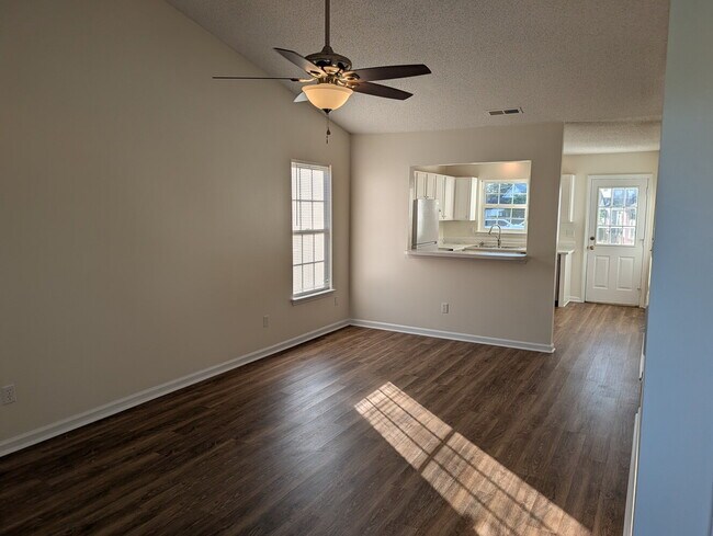 Building Photo - Nice 2 Bedroom Townhouse - 1154 Pueble Drive