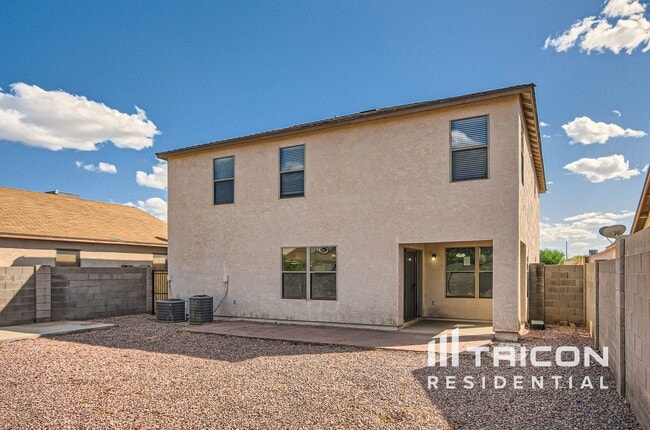 Building Photo - 11626 W Bloomfield Rd