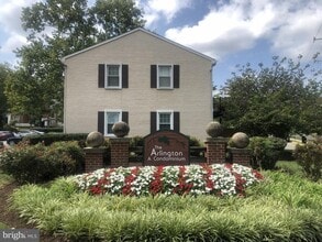 Building Photo - 2707 S Walter Reed Dr