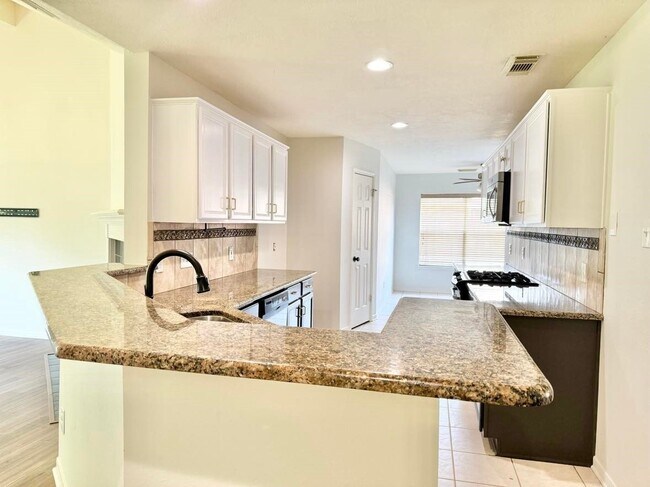 Foto del edificio - 3717 E Pin Oak Dr