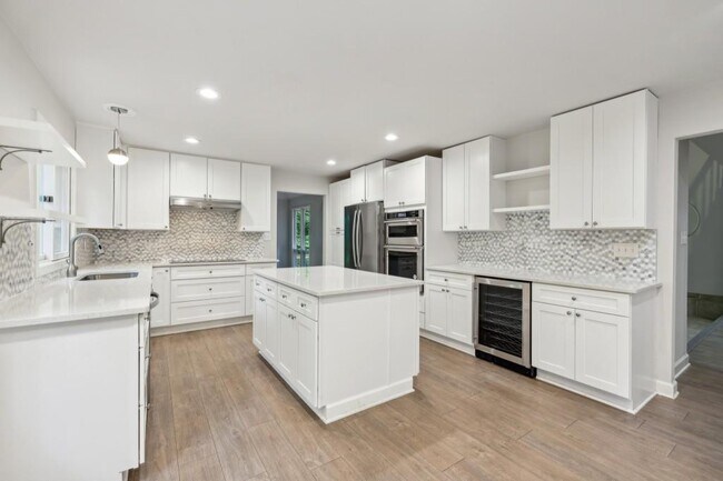 Building Photo - 110 Westchester Way