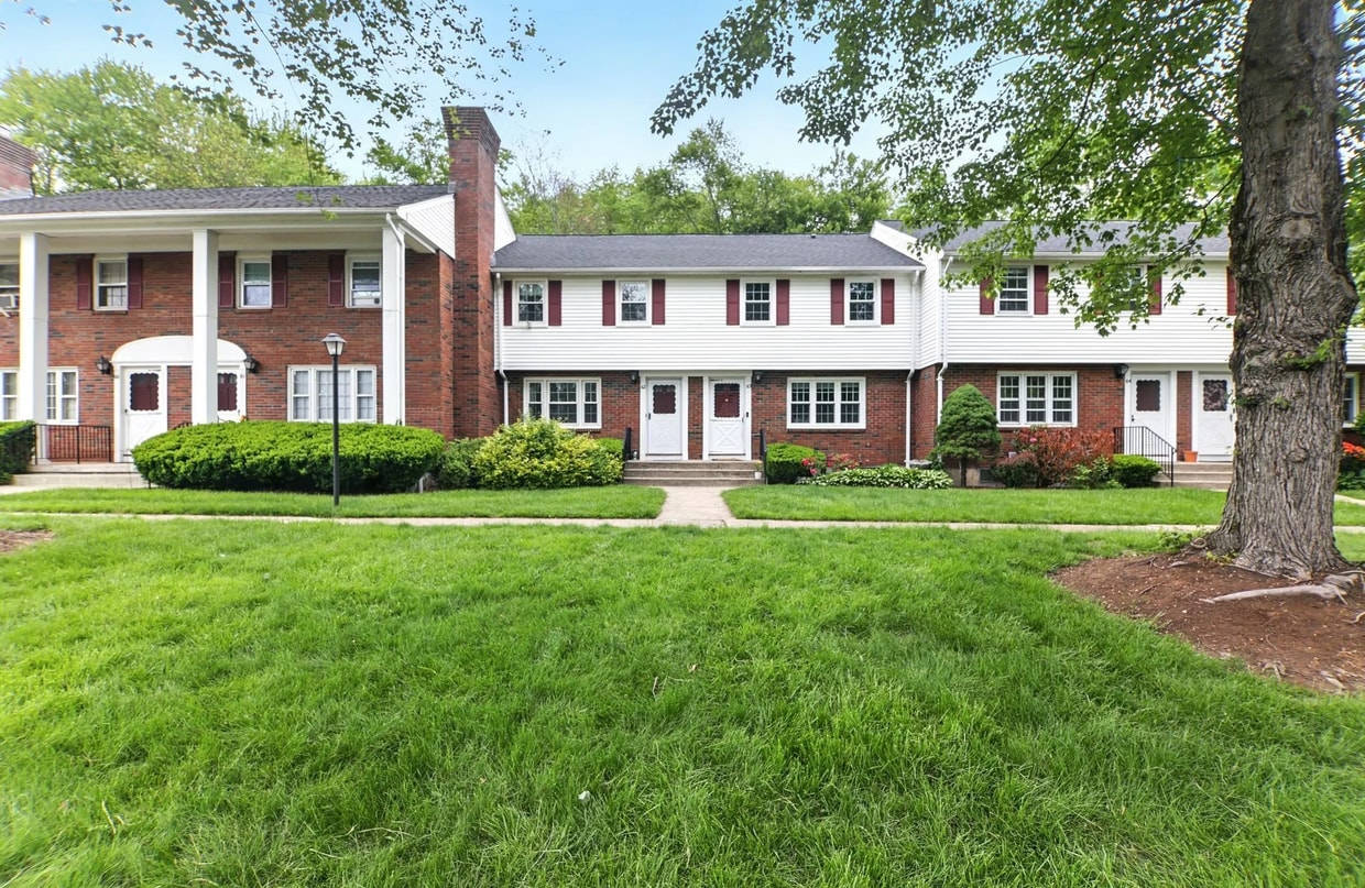 Primary Photo - 62 Brandywine Ln