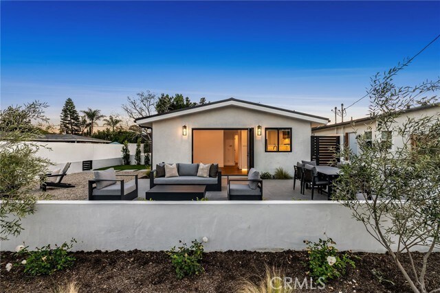 Foto del edificio - 251 Costa Mesa St