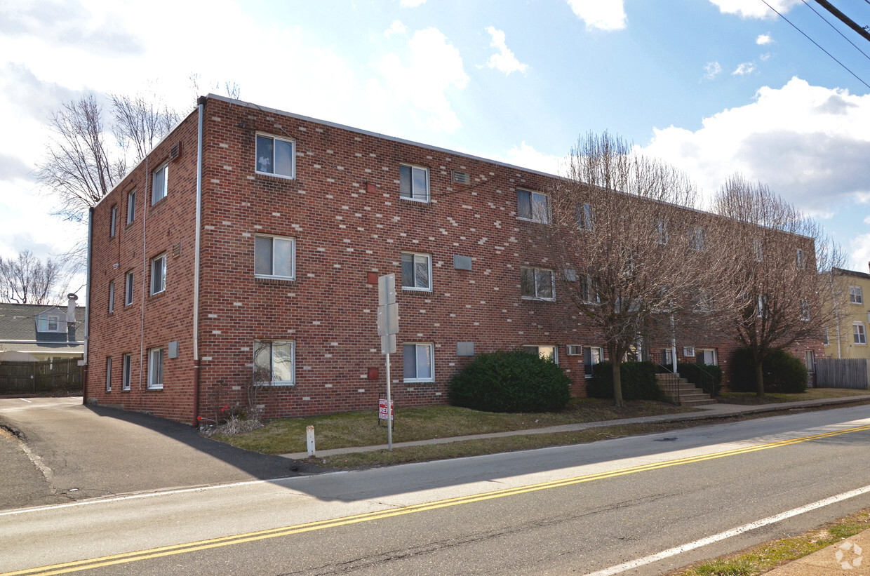 Primary Photo - 910 Fox Chase Rd