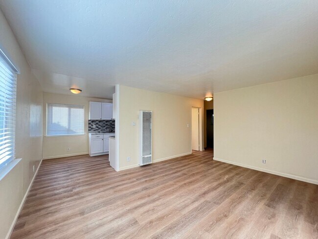 Building Photo - NB EBN T 22202