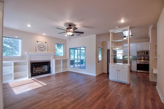 Building Photo - 303 W Kiowa Dr