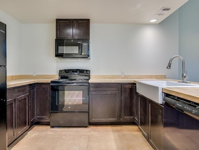 Foto del edificio - 110 S Main St