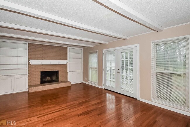 Building Photo - 41 Lakeside Dr