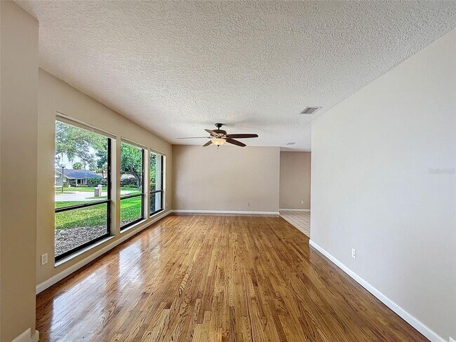 Building Photo - 951 Versailles Cir