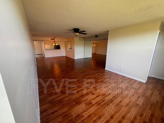 Building Photo - 2660 Carambola Cir N