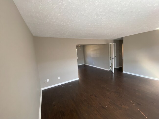 Building Photo - 132 S Ft Thomas Ave