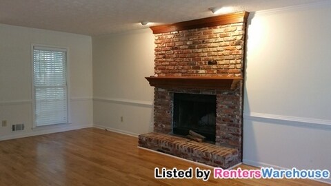 Building Photo - 1934 Windcrest Dr SW