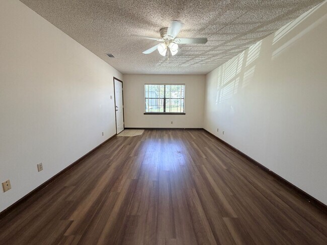 Foto del edificio - 2 Bedroom/1 Bath Remerton Duplex