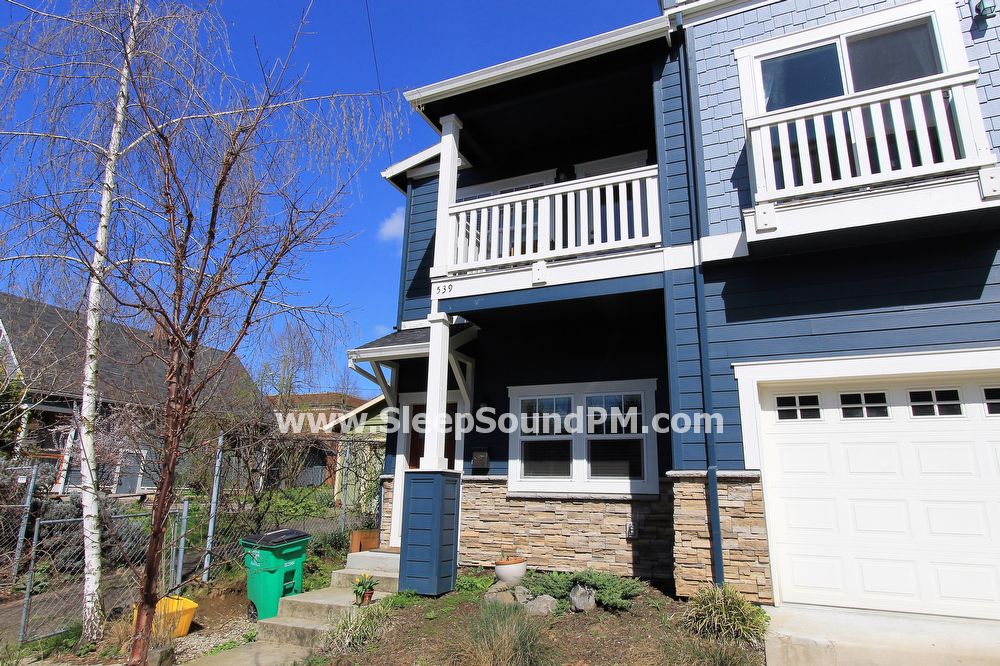 Primary Photo - 539 N Cook St