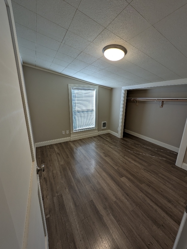 Building Photo - 12995 NE Carl Rd