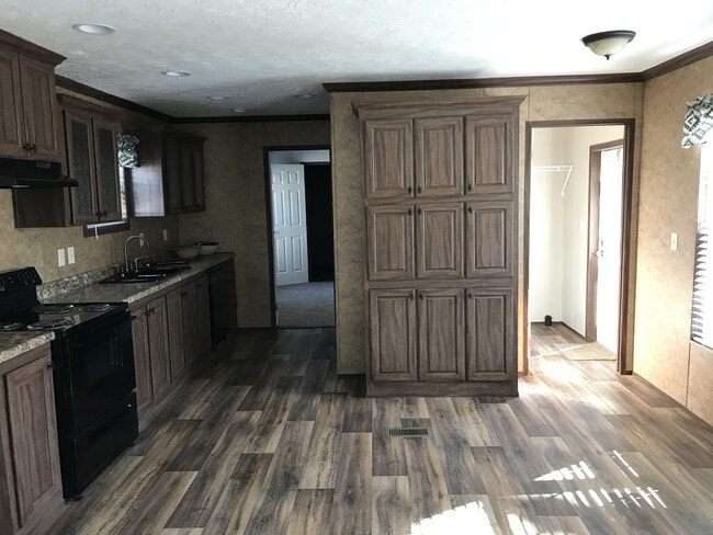 Building Photo - 2 Bedroom 2 Bath