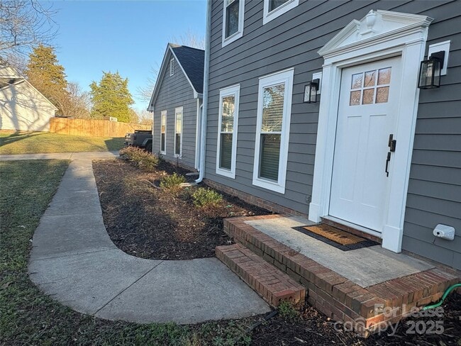 Foto del edificio - 7901 Saddleview Ct