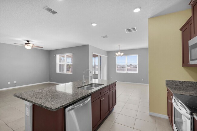 Foto del edificio - 3/2 Home In Upscale 55+ Gated Community
