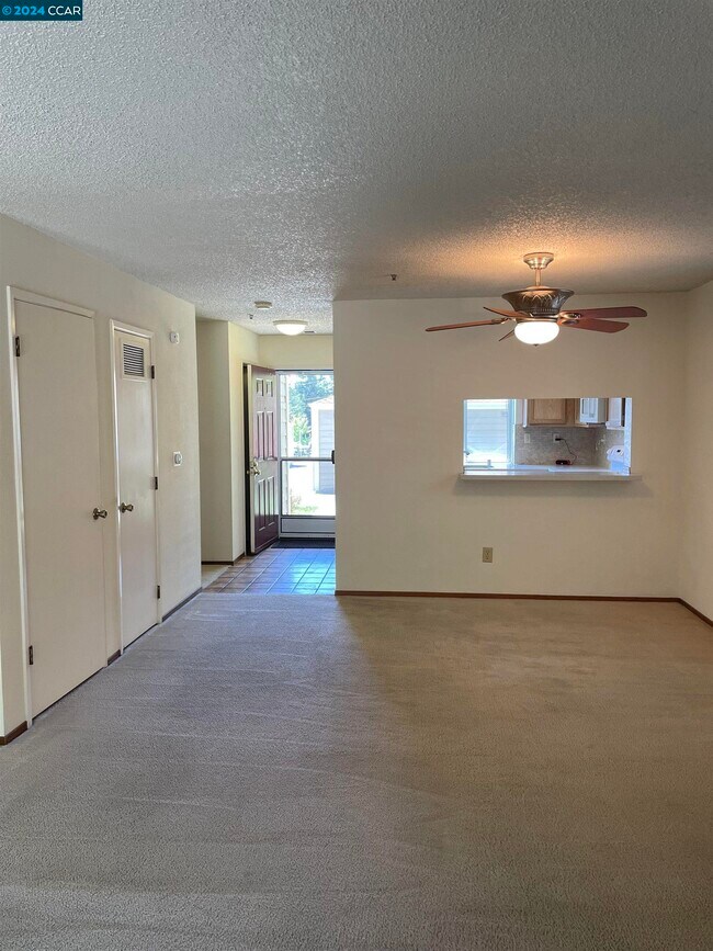 Building Photo - 5015 Hiller Ln
