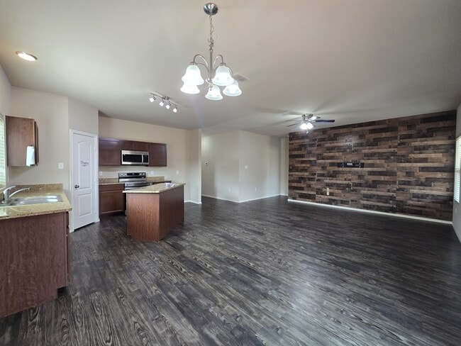 Foto del edificio - 322 Ambrose Avenue