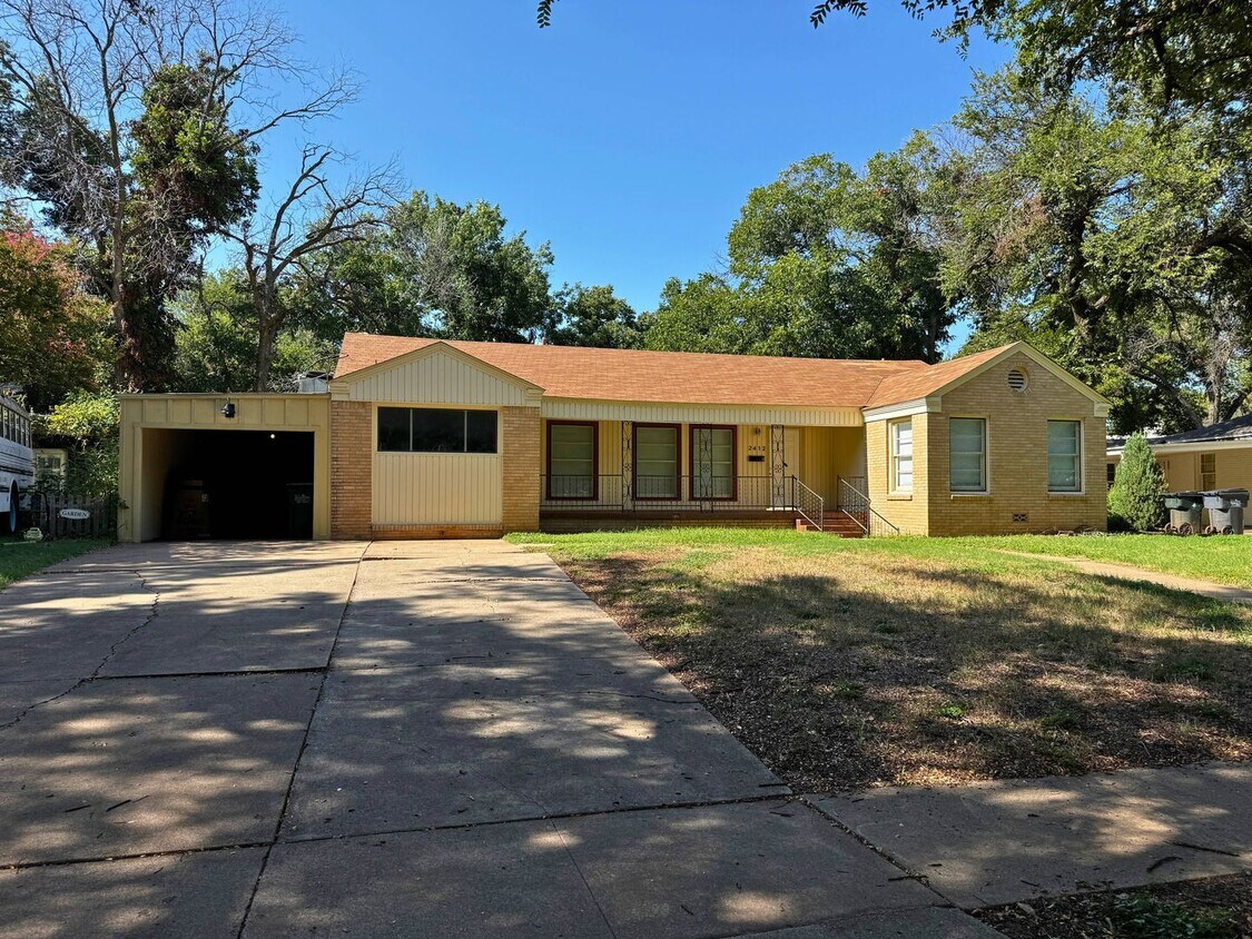 Primary Photo - Spacious Family Home in Premier Wichita Fa...
